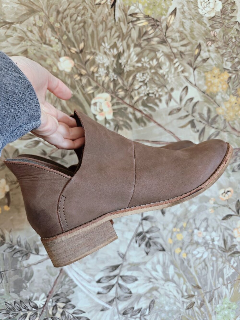 Crevo Britain Taupe Leather Cutout Ankle Boots Sz 9 India Boho Minimalist